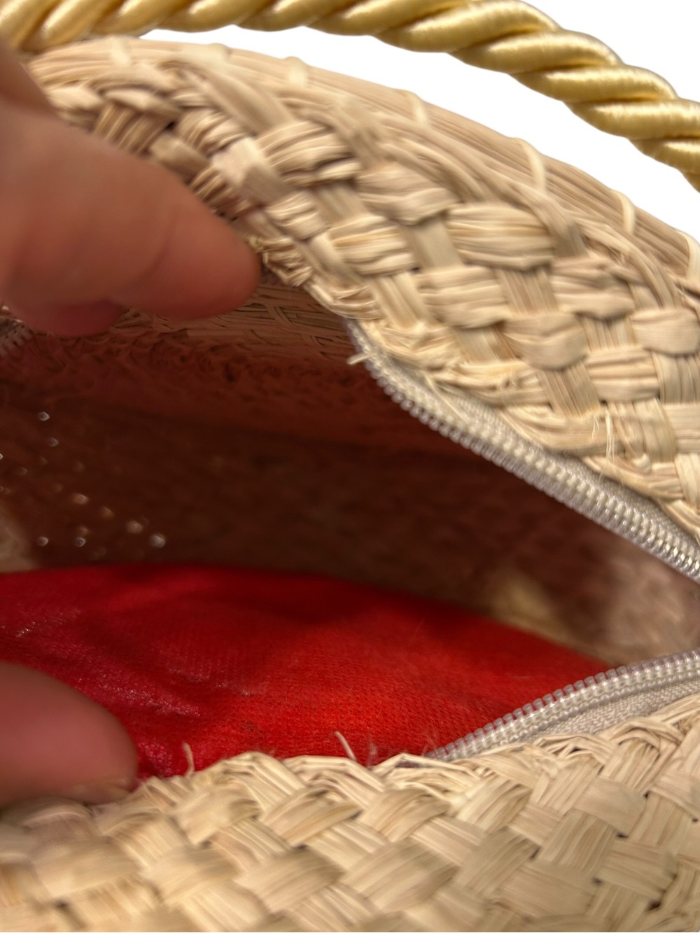Handcrafted Colombian Fique Crossbody Bag with Geometric Design and Rope Strap - Picture 7 of 10